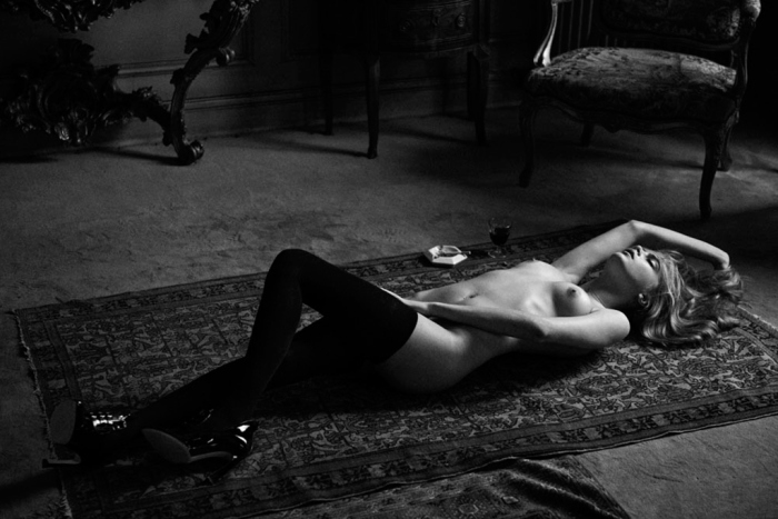 Cara Delevigne, fotografada em 2013 por Peter Lindbergh